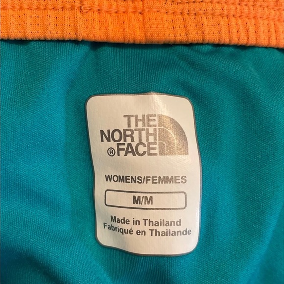 Womans North Face shorts - Picture 2 of 3